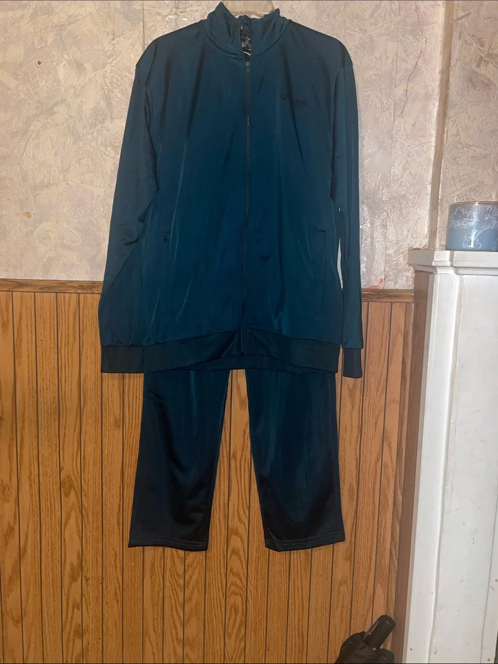 Green & black adidas track suit (M)(nwt)